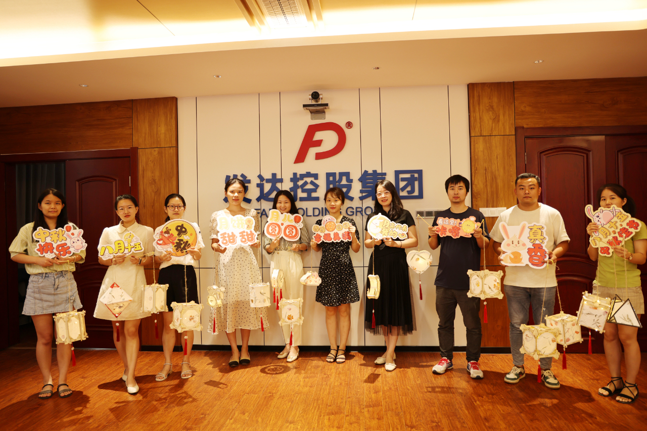 “穿越古今，拾趣傳統(tǒng)”中秋花燈制作活動(dòng)