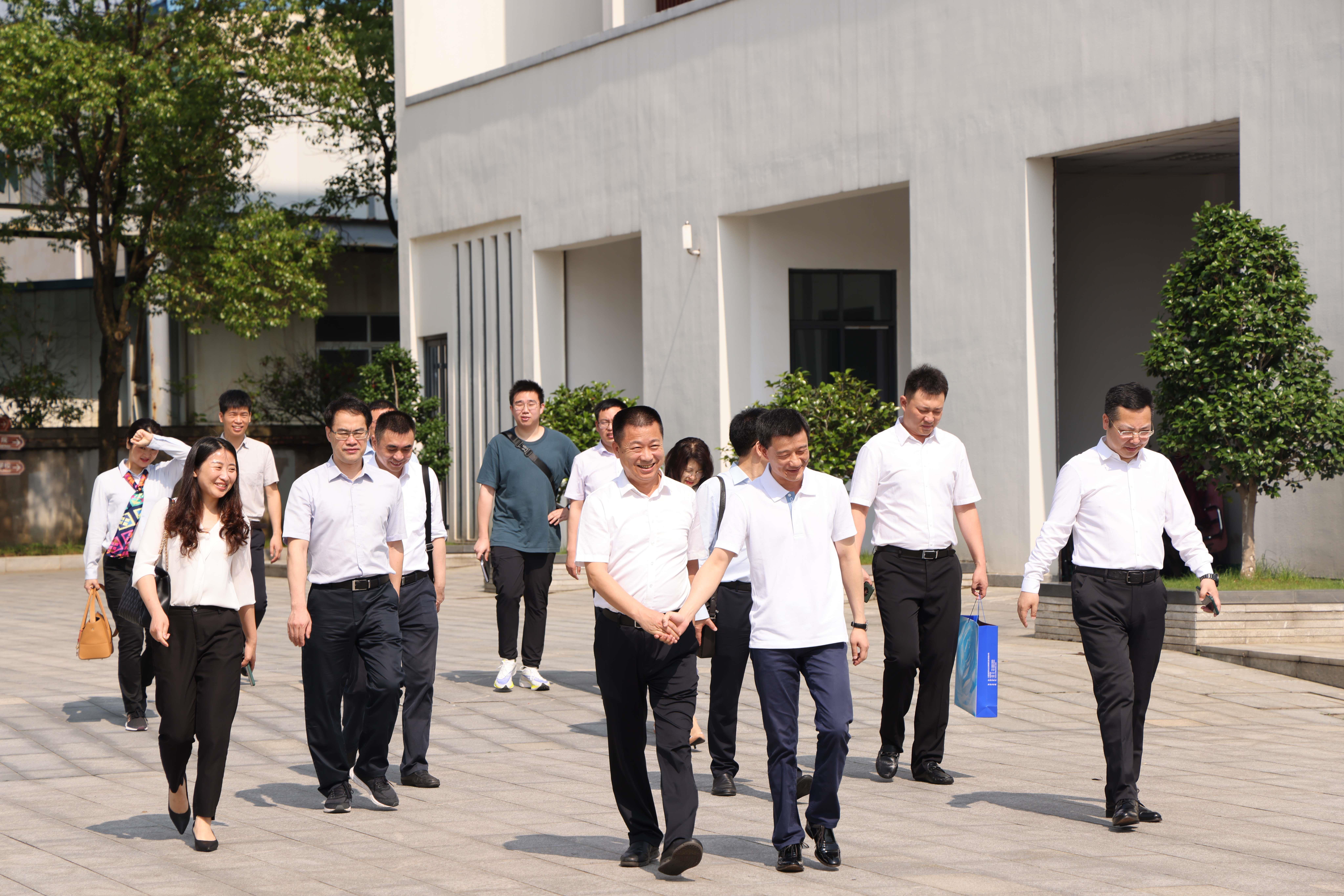 廈門市建設(shè)局黨組書記、局長陳錦良等領(lǐng)導(dǎo)一行蒞臨我司走訪調(diào)研