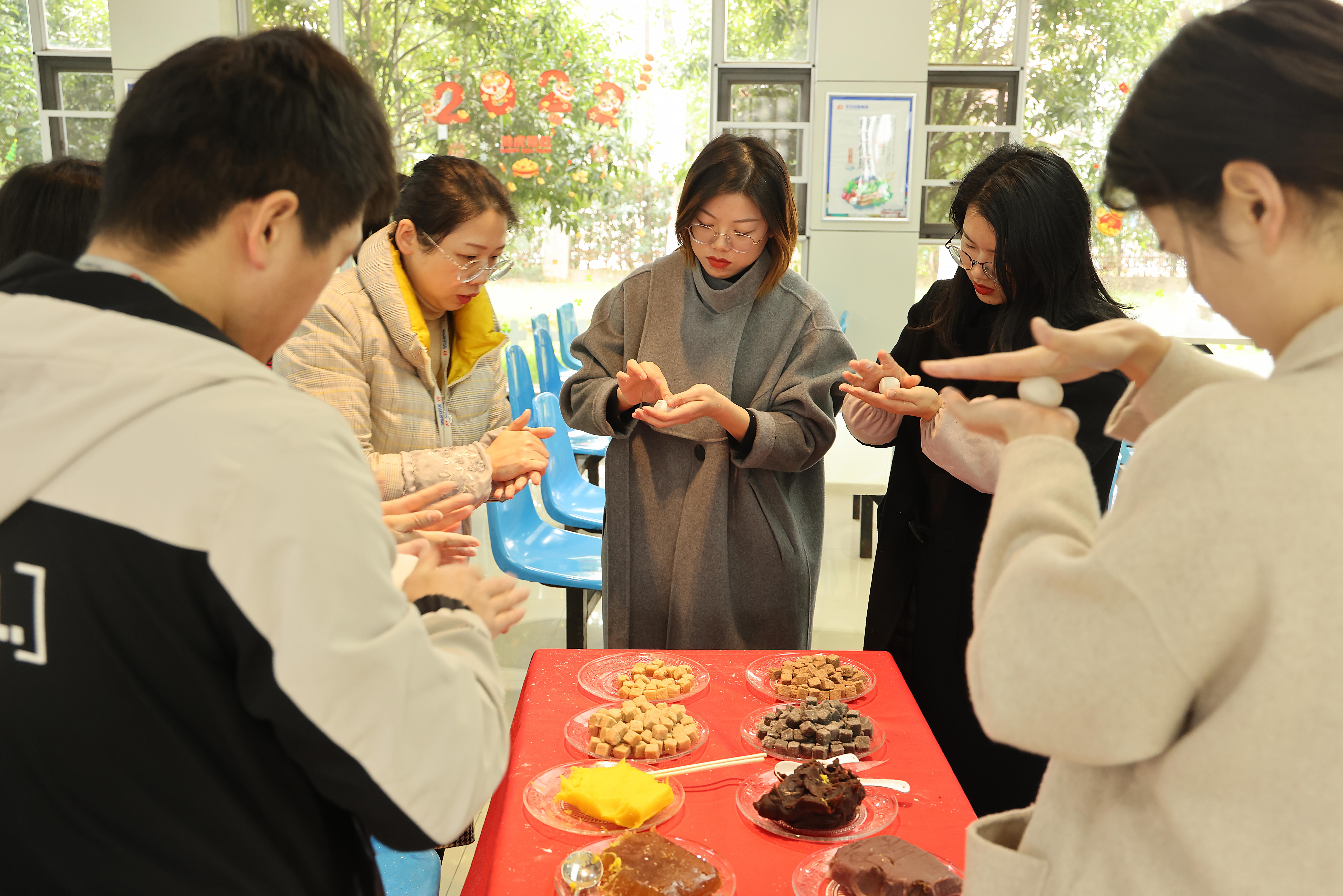 搓湯圓.jpg 搓湯圓.jpg