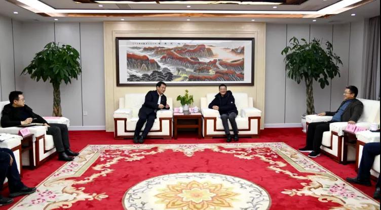 發(fā)達(dá)控股集團(tuán)董事長徐豐賢一行赴進(jìn)賢縣考察