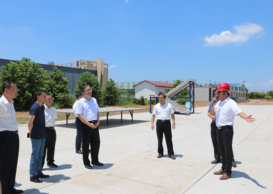 省人大常委會(huì)副主任龔建華一行蒞臨集團(tuán)裝配式產(chǎn)業(yè)園調(diào)研“降成本、優(yōu)環(huán)境”